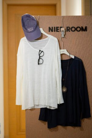 Oversized Semi Sheer Top	宽松轻透长袖罩衫